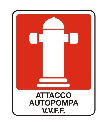 Segnaletica con dicitura: Attacco autopompa V.V.F.F.